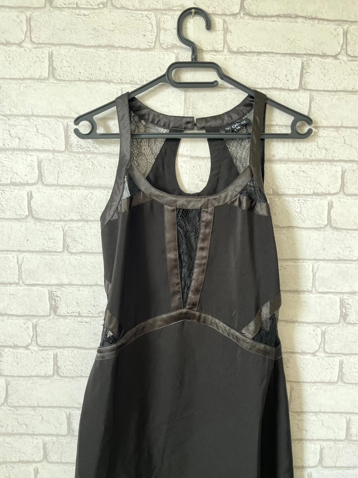 Zwarte No Excuse jurk T38 – Chique en vrouwelijk met kanten details – photo 2